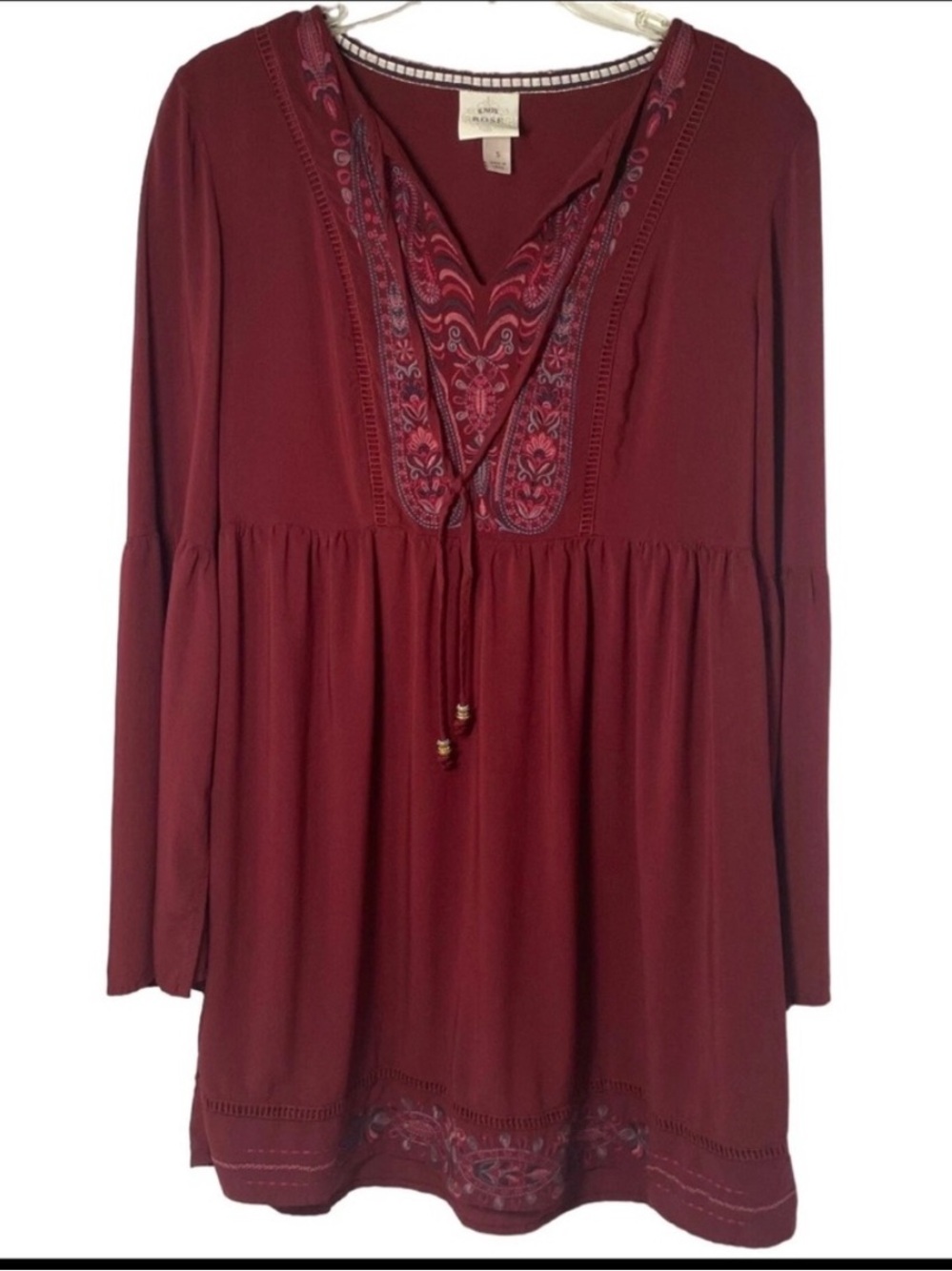 Knox Rose Burgundy Embroidered V-Neck Bell Sleeve Shift Dress. Size L